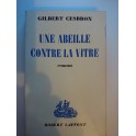 livre une abeille contre la vitre